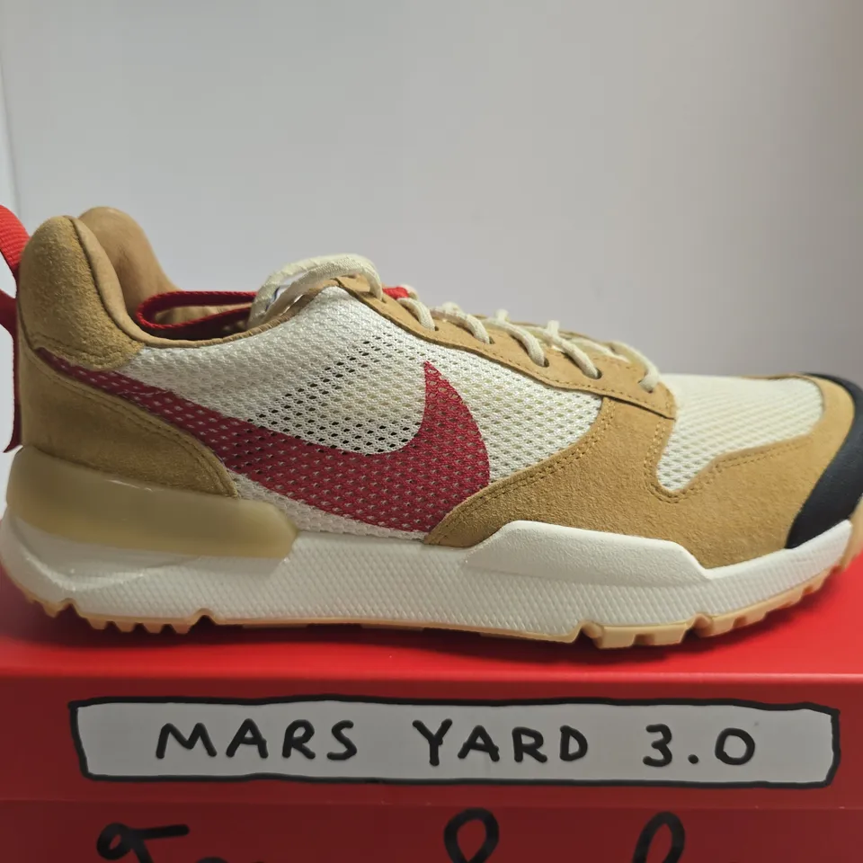BOXED PAIR OF NIKE MARS YARD 3.0 SNEAKERS – UK SIZE 8