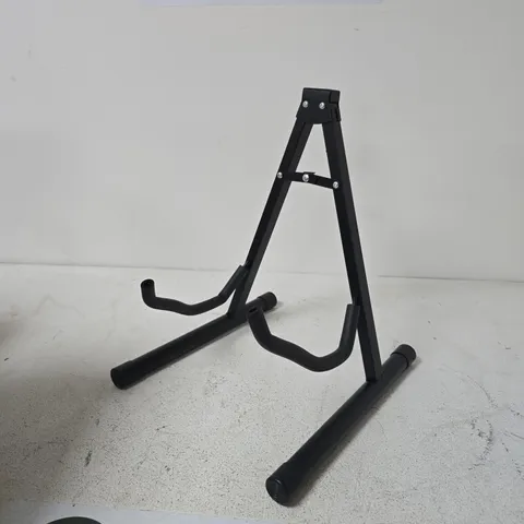 BOXED GUITAR STAND 