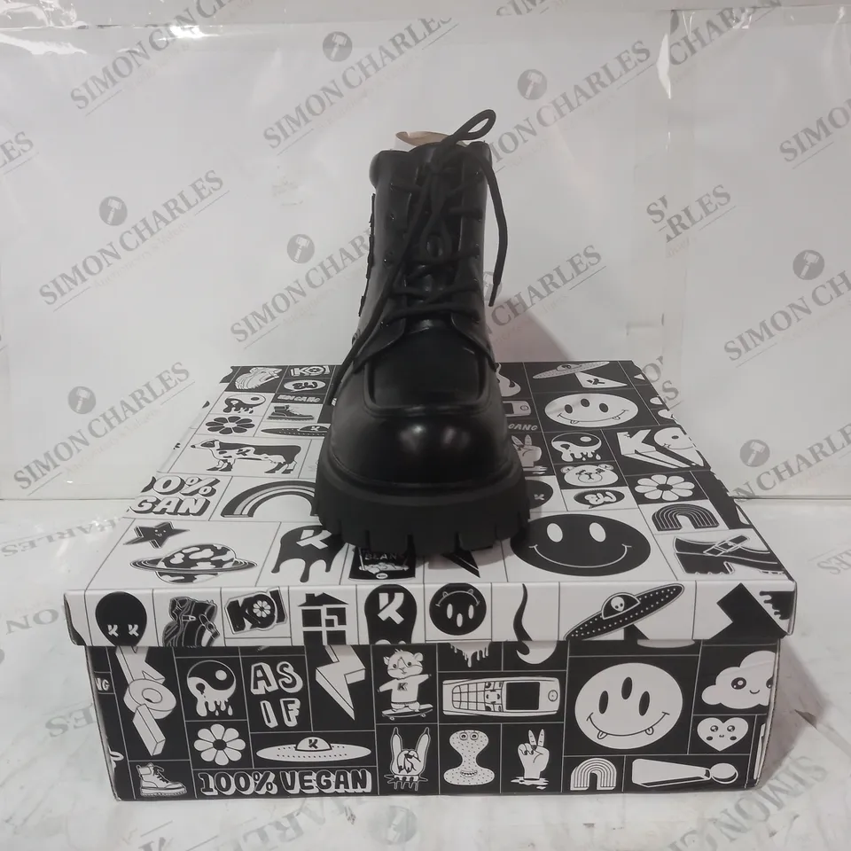 BRAND NEW BOXED PAIR OF KOI VEGAN LEATHER MORAL ALLIANCES MEN'S CROSS BOOTS IN BLACK UK SIZE 9