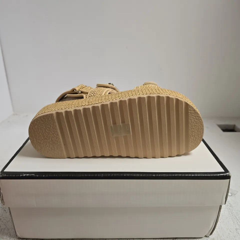 STEVE MADDEN BEIGE WOVEN PLATFORM SANDALS – UK 4 