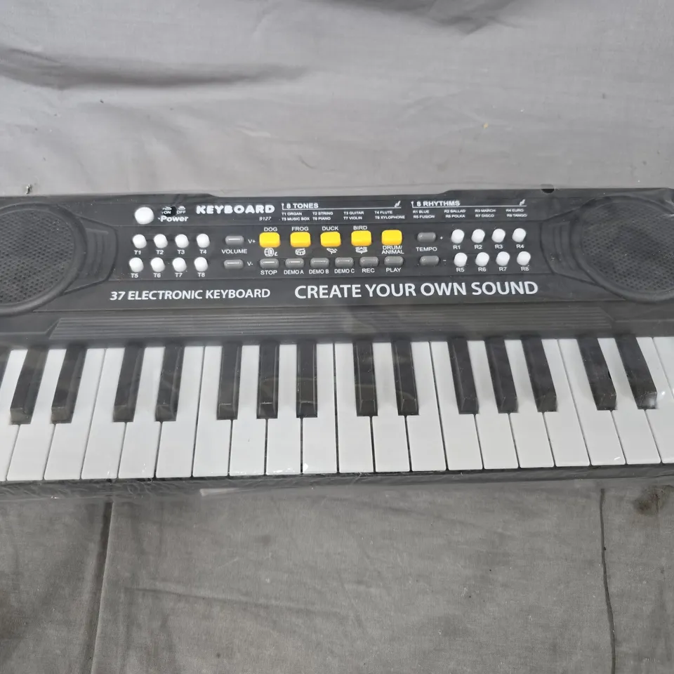 ELECTRONIC MINI MUSICAL KEYBOARD