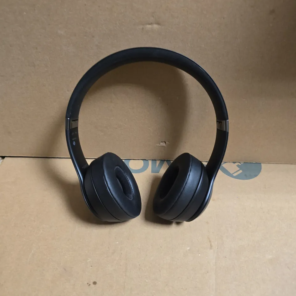 BEATS SOLO 4 HEADPHONES IN BLACK