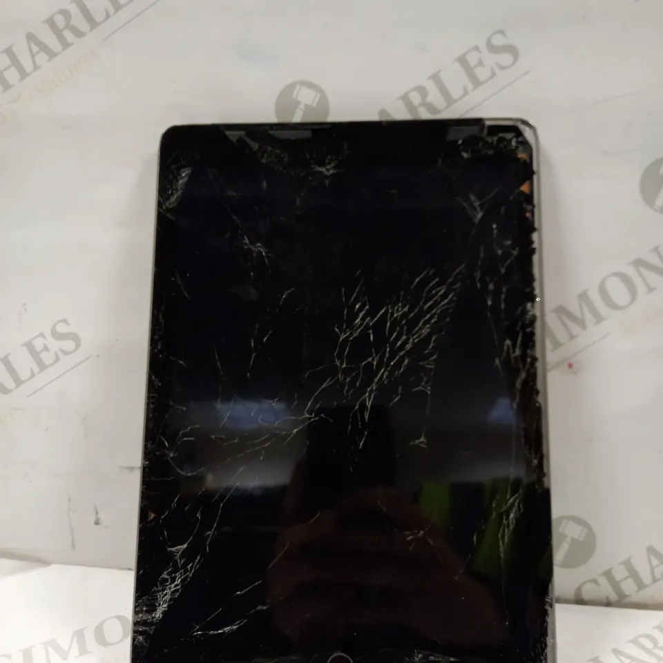 APPLE IPAD 9.7 IN GREY