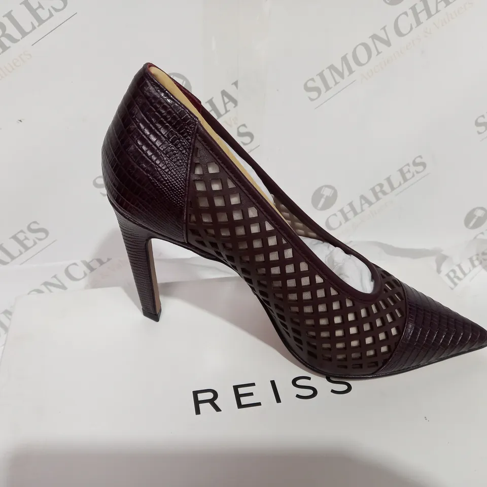 BOXED PAIR OF REISS CLOVER LIZARD SLIP-ON HEELS IN POMEGRANATE SIZE 3