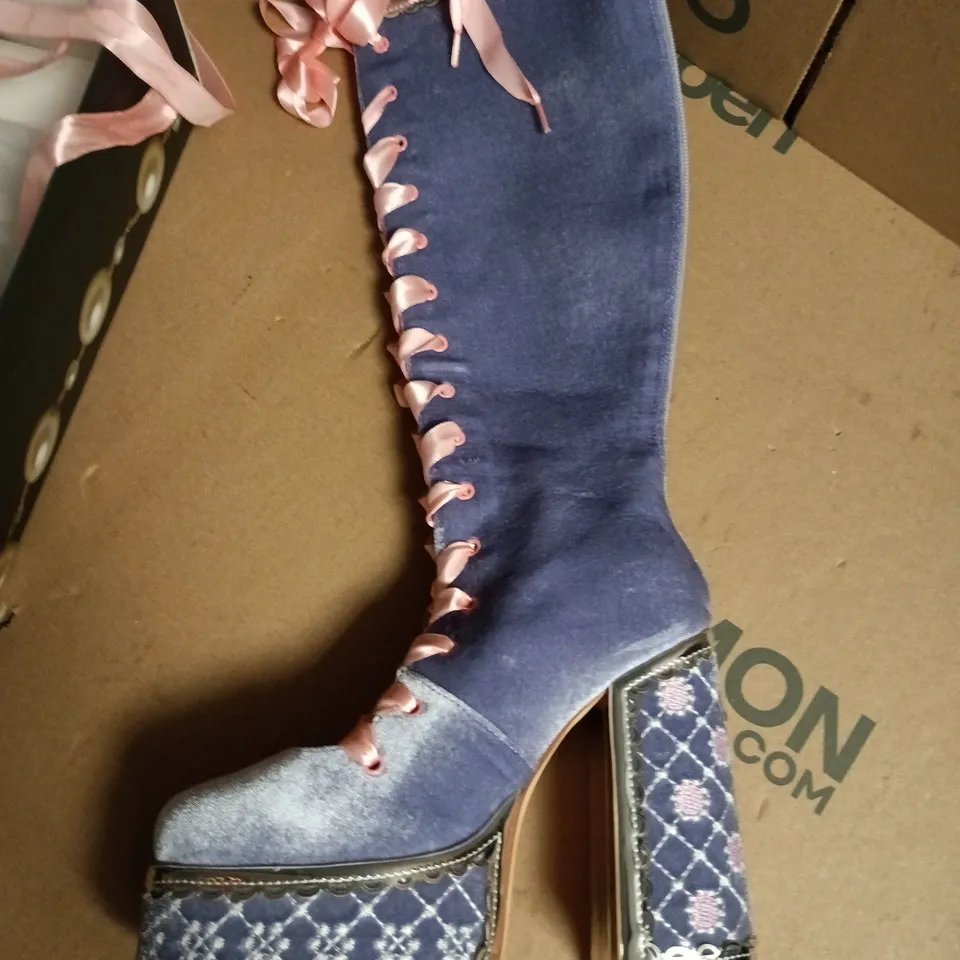 BOXED PAIR OF KOI GUILTLESS GHOST LACE UP PLATFORM LONG BOOTS IN LILAC SIZE UK 5