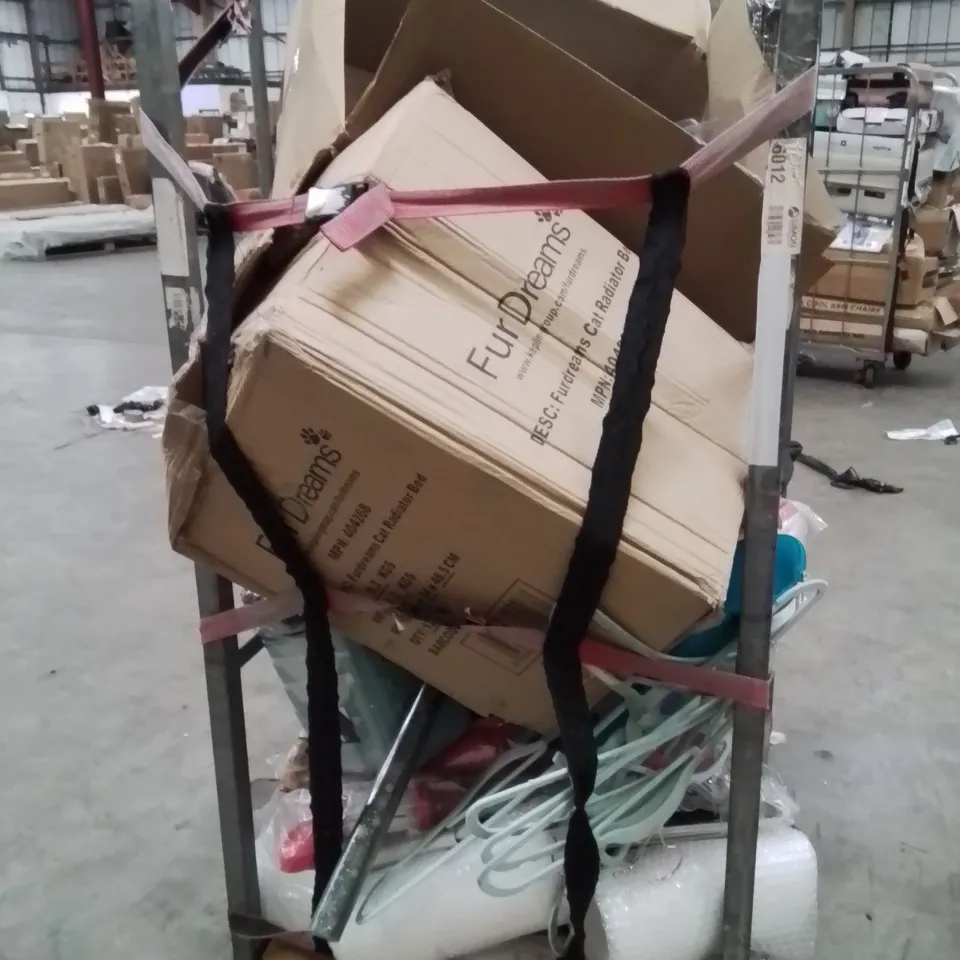 CAGE OF ASSORTED HOUSEHOLD GOODS AND PRODUCTS TO INCLUDE;SOFT CABIN BAG,STUDIO BASKETS,VACUUM CLEANER