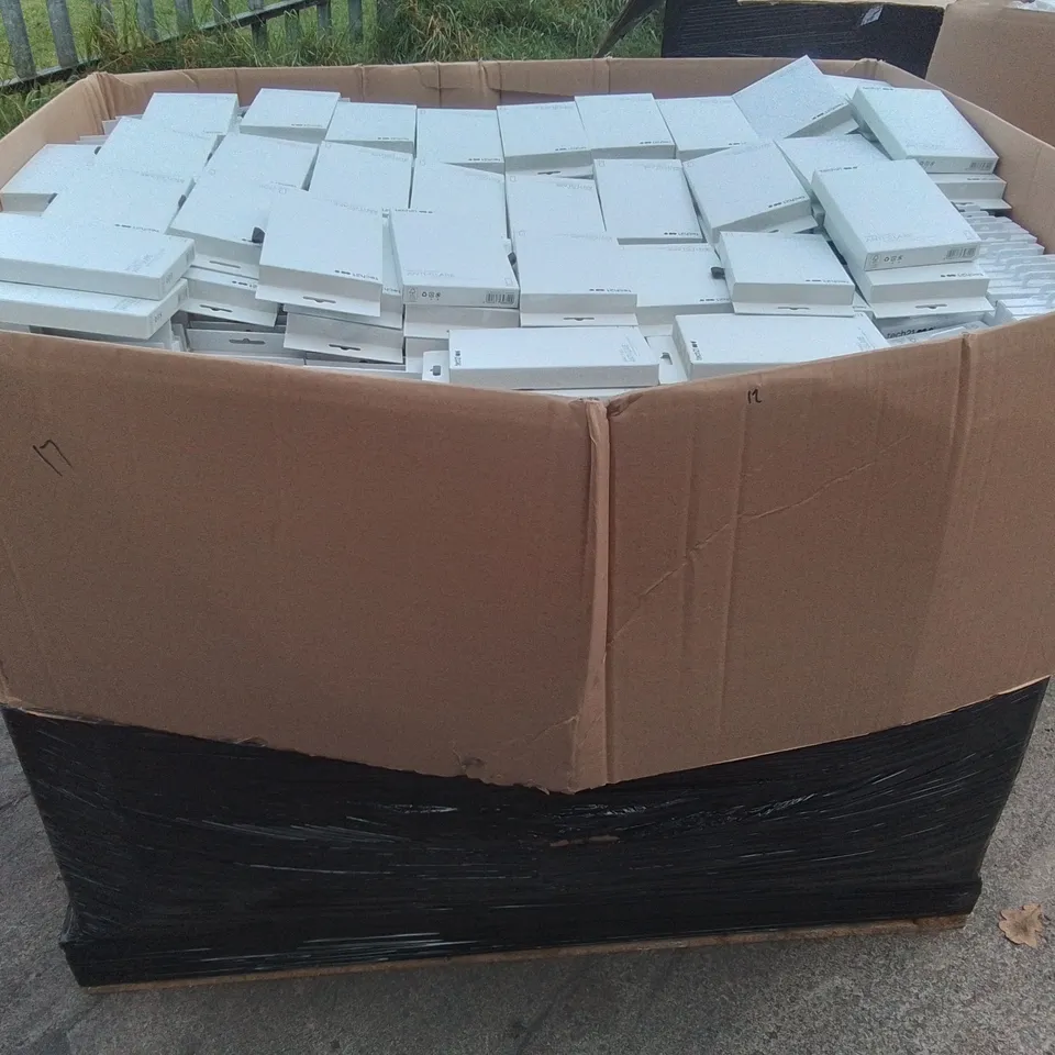 PALLET CONTAINING APPROXIMATELY 1250 BRAND NEW TECH 21 PHONE CASES