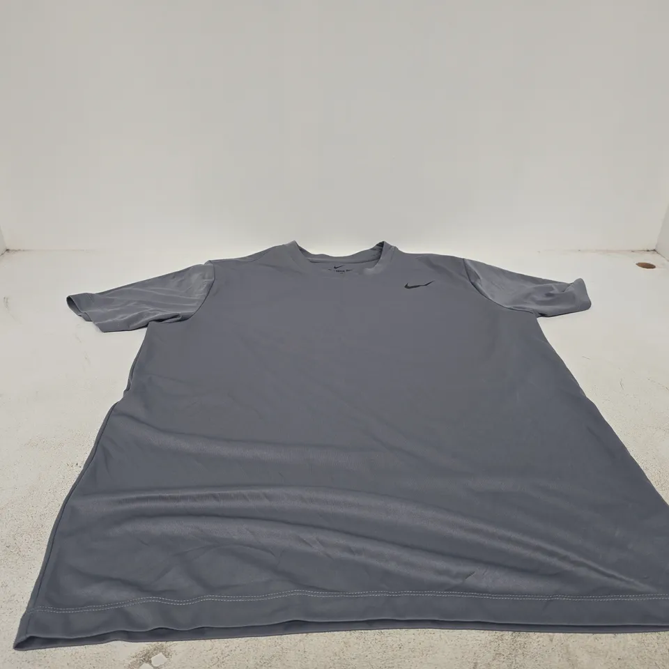 NIKE DRI-FIT TEE – THE NIKE TEE, GREY, UK LARGE (L) – MADE IN VIETNAM