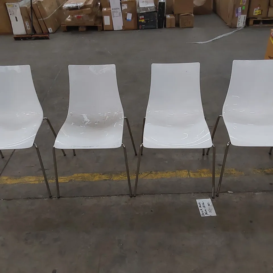 SET OF 4X METAL/PLASTIC CHAIRS (4 ITEMS)