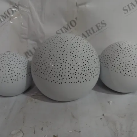 K BY KELLY HOPPEN SET OF ILLUMINATED SPHERES WHITE (3 ONLY)