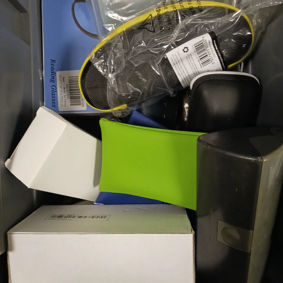 APPROXIMATELY 15 ASSORTED GLASSES/SUNGLASSES IN VARIOUS DESIGNS 