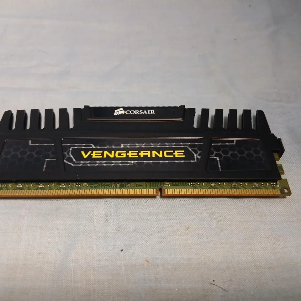 CORSAIR VENGEANCE 8GB (2X4GB) DDR3 RAM KIT 1600MHZ (CMZ8GX3M2A1600C9)