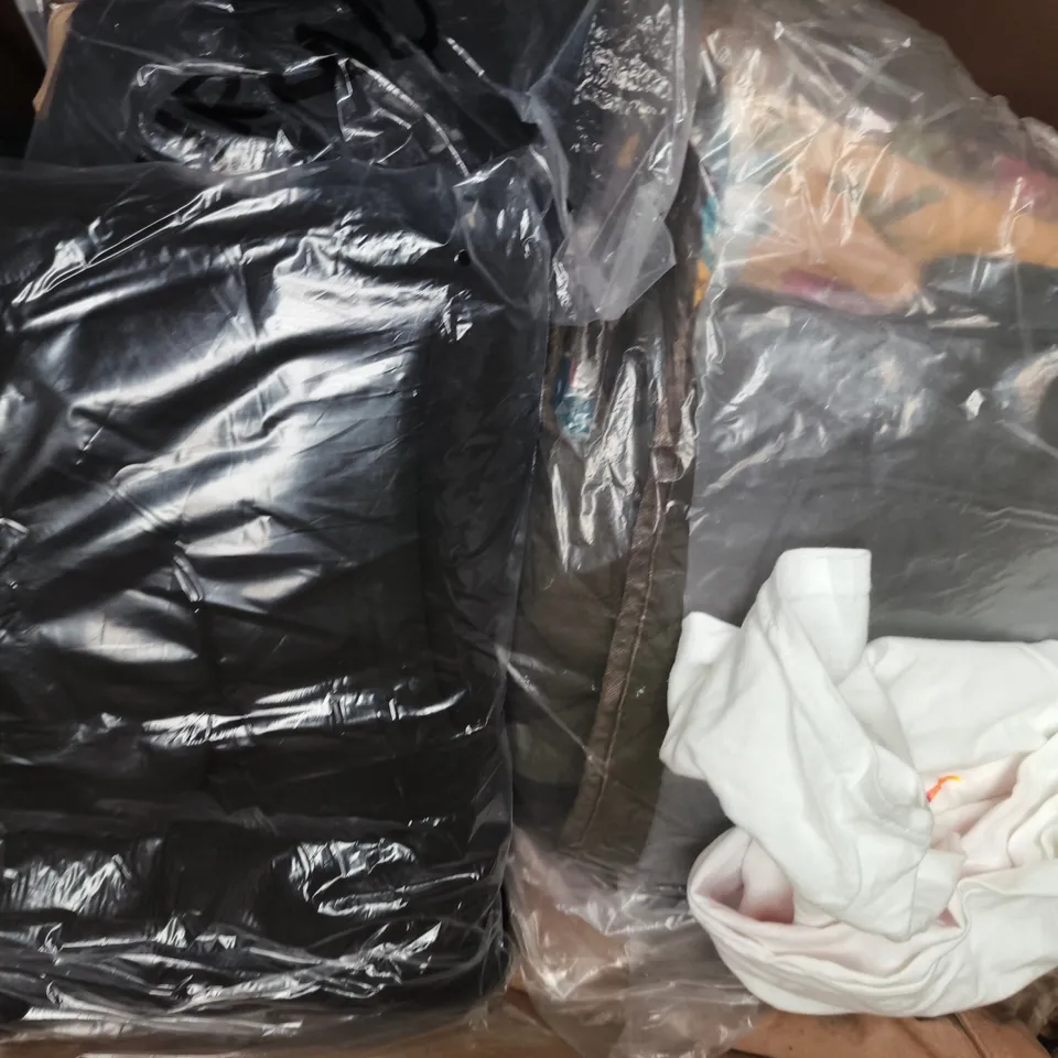 APPROXIMATELY 20 ASSORTED CLOTHING AND FASHION PRODUCTS IN VARIOUS STYLES AND SIZES - COLLECTION ONLY