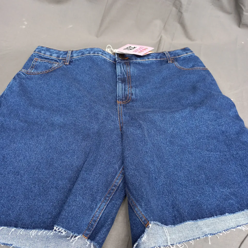 LUCY & YAK PARKER SHORTS IN MID WASH - SIZE 36