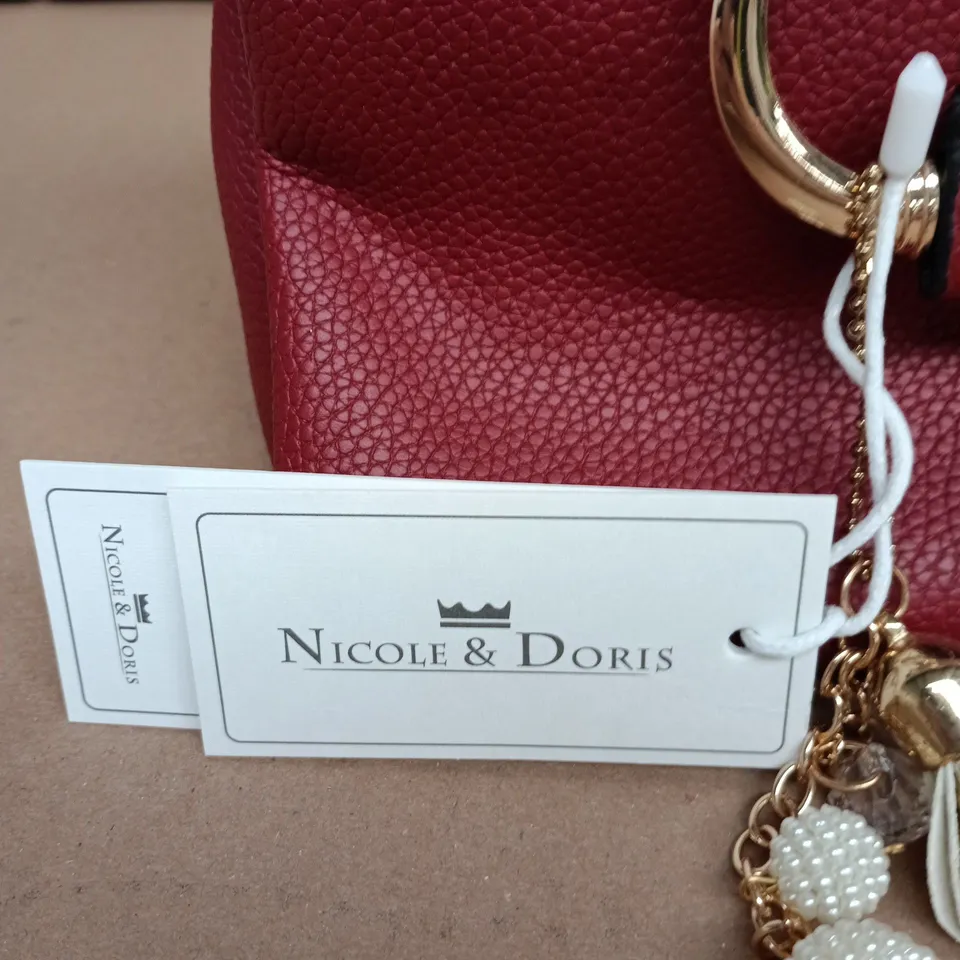 NICOLE & DORIS RED PEBBLED LEATHER HANDBAG WITH GOLD-TONE HARDWARE