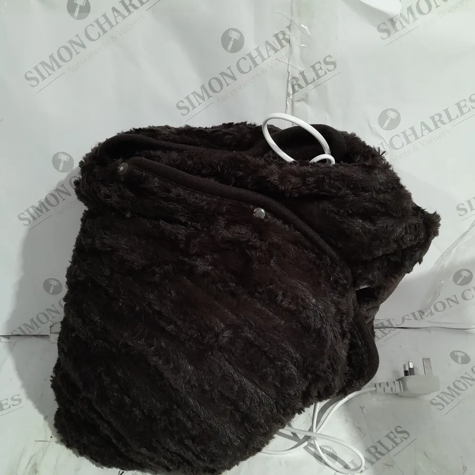 OUTLET COZEE HOME RUCHED FAUX FUR AND VELVETSOFT HEATED SNUGGLE WRAP