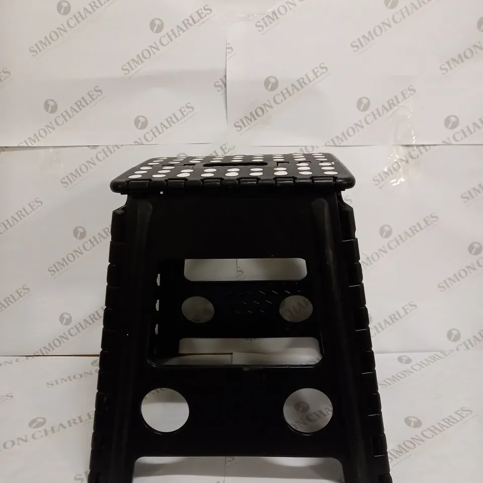 15IN FOLDING STEP STOOL IN BLACK