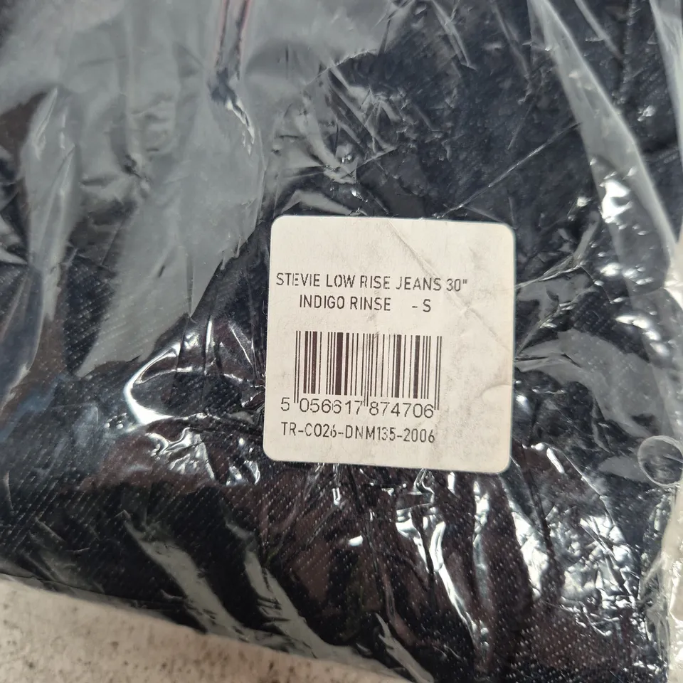 BAGGED PEACHYDEN STEVE LOW RISE JEANS 30" INDIGO RINSE – SMALL
