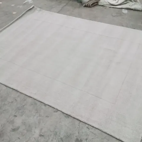 QUALITY DESIGNER AREA RUG - APPROXIMATELY 300X200CM