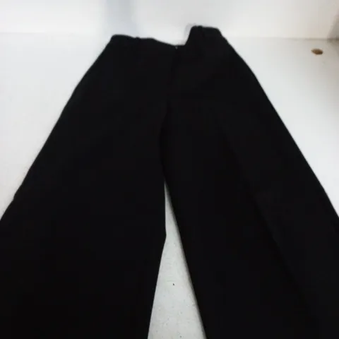 BODEN BLACK TROUSERS, UK 10R (US 6R) – BRAND LABEL