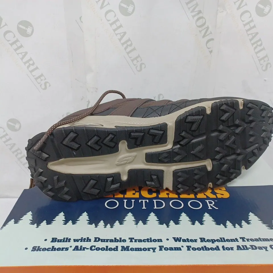 BOXED PAIR OF SKECHERS TRAINERS IN BROWN SIZE 10 
