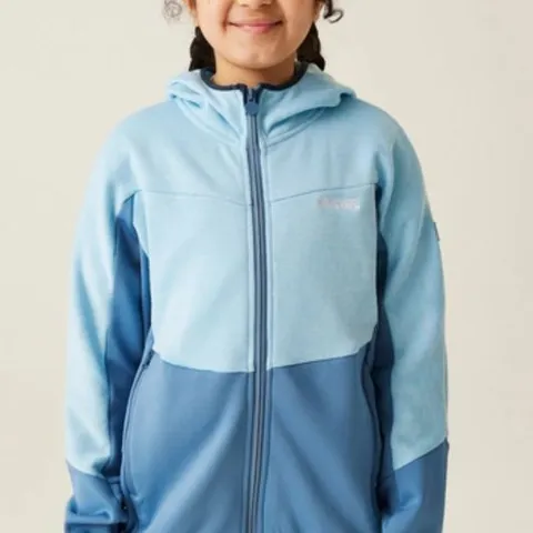 REGATTA KIDS DISSOLVER IX HOODED FULL ZIP FLEECE CLEAR SKY SIZE 5-6 YEARS