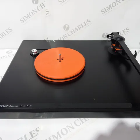 BOXE ATTESSA TURNTABLE IN BLACK