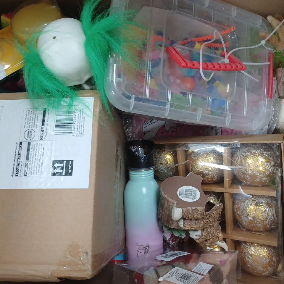 BOX OF APPROXIMATELY 15 ASSORTED HOUSEHOLD ITEMS TO INCLUDE DECORATIVE HIGHLAND COW FAUX SUCCULENT, KOALA GNOME, ETC - COLLECTION ONLY