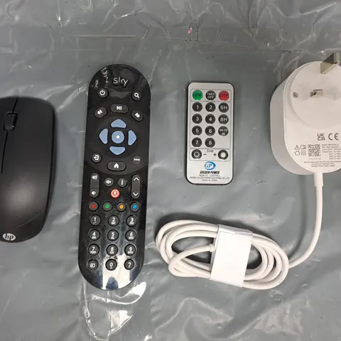 APPROXIMATELY 15 ASSORTED ELECTRICAL ITEMS TO INCLUDE VARIOUS CABLES, COMPONENTS, AND REMOTES, ETC