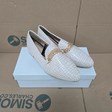 SPOT ON NUDE CROC-EFFECT LOAFERS WITH GOLD CHAIN – UK 5