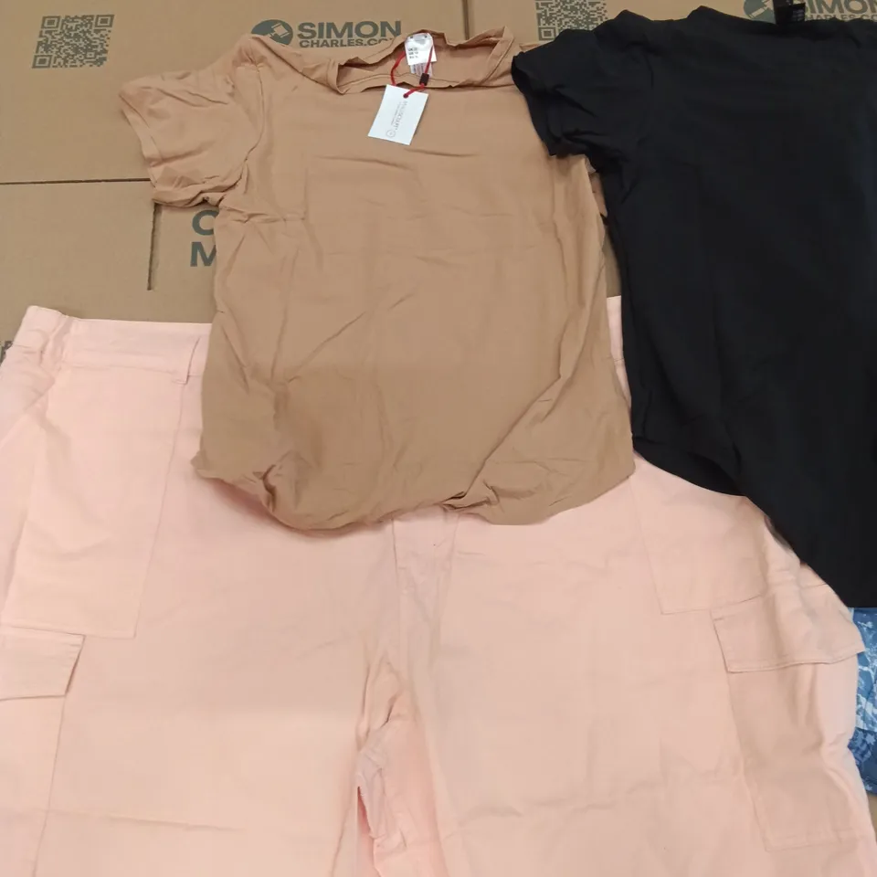 PALLET OF BRAND NEW WOMENS QUALITY DESIGNER CLOTHES APPROXIMATELY 130 TO INCLUDE; SHORTS, T SHIRTS, PLAY SUITS, JACKETS ETC