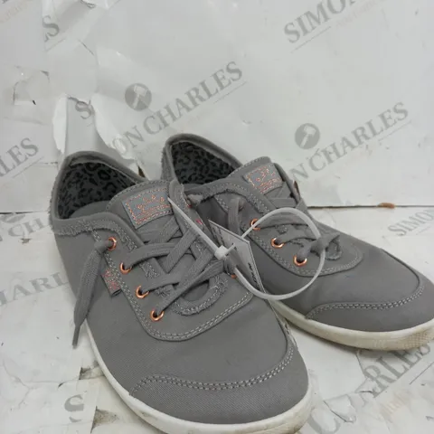 PAIR OF BOBS BY SKETCHERS WITE TRAINERS SIZE 5