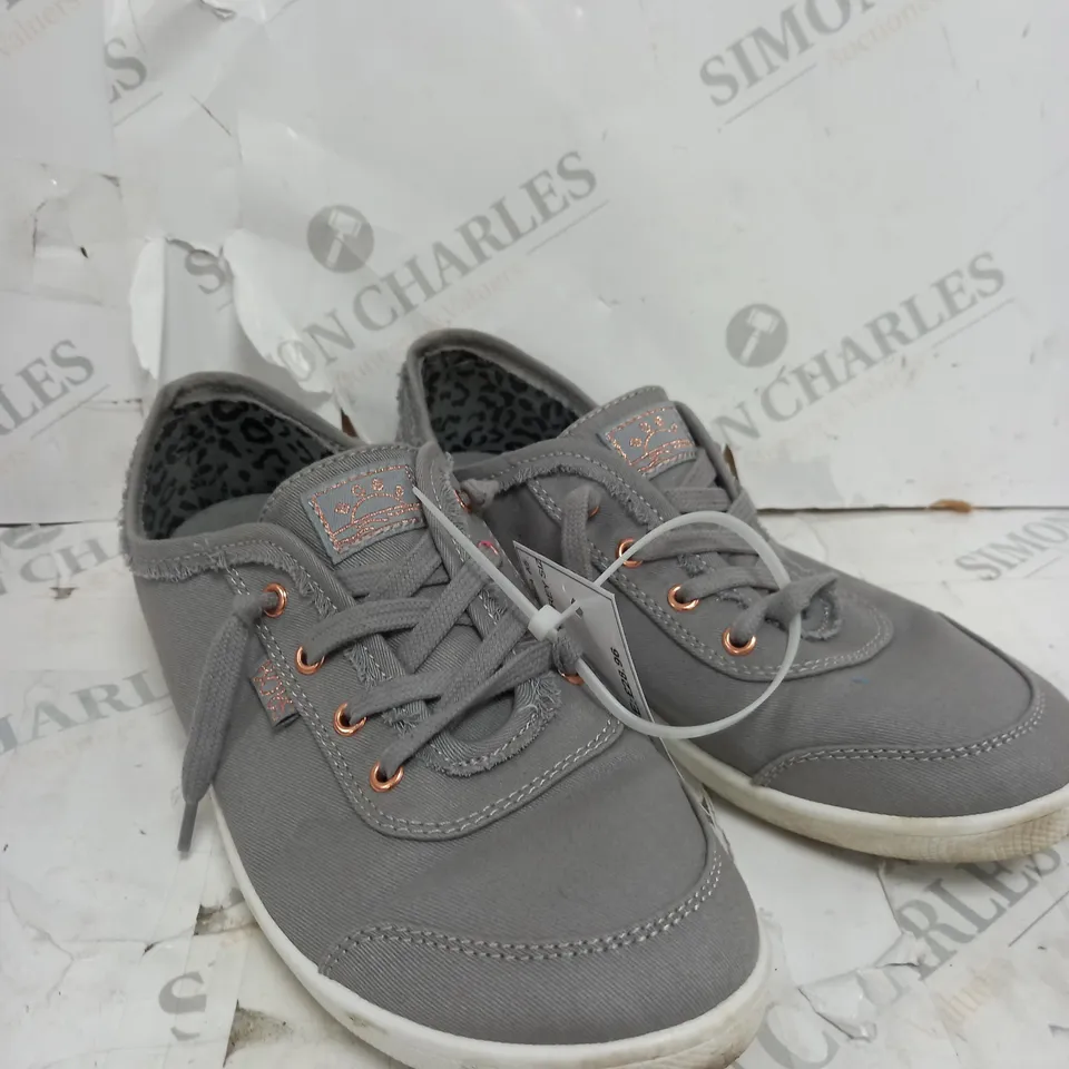 PAIR OF BOBS BY SKETCHERS WITE TRAINERS SIZE 5