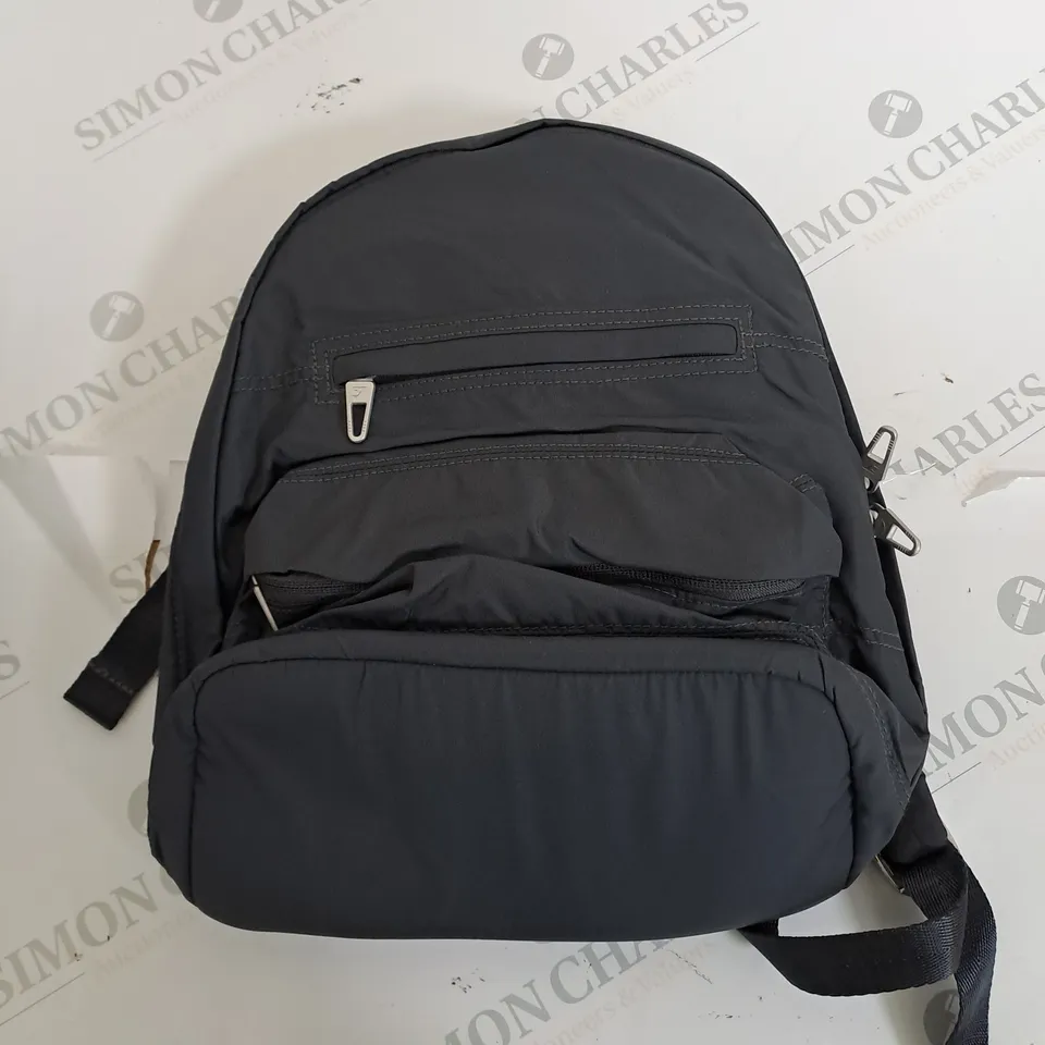 GYMSHARK NAVY BACKPACK