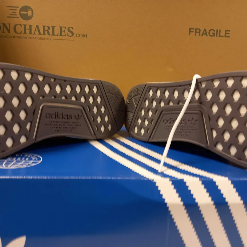 BOXED PAIR OF ADIDAS WHITE/LOGO TRAINERS - SIZE 11.5