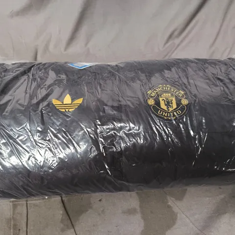BAGGED MANCHESTER UNITED X ADIDAS PADDED COAT - XS