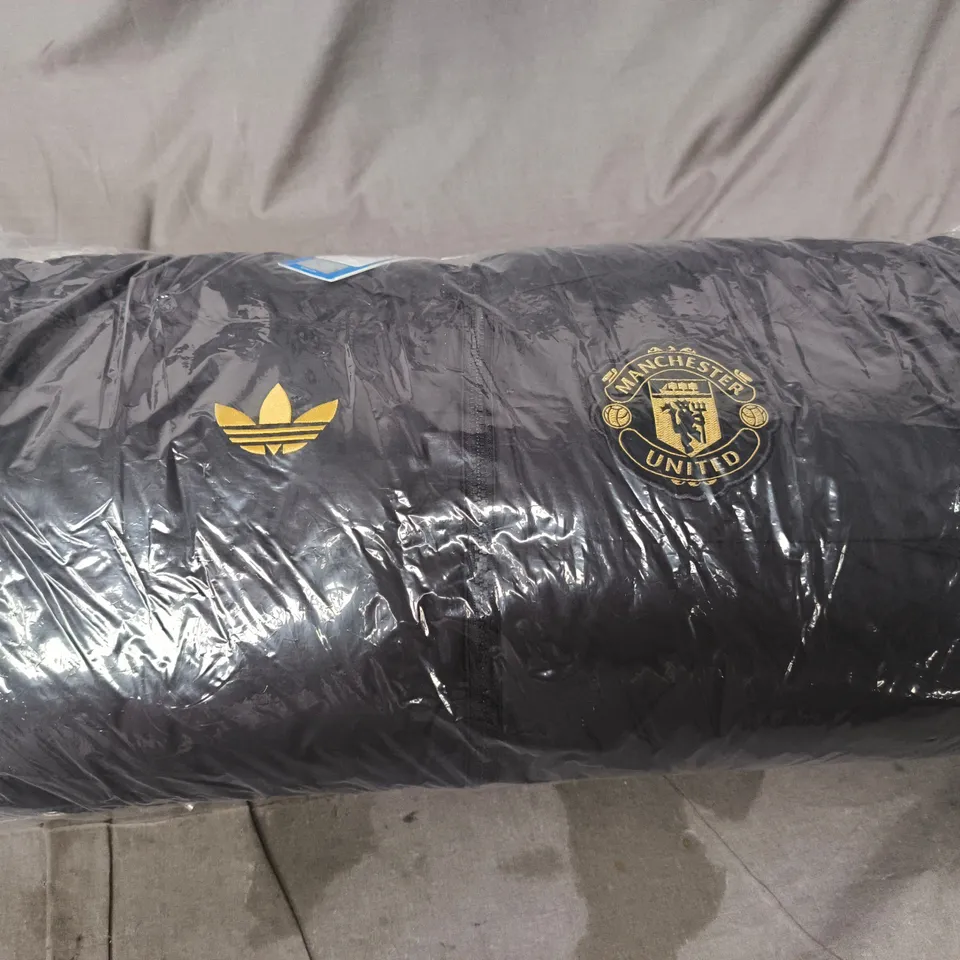 BAGGED MANCHESTER UNITED X ADIDAS PADDED COAT - XS