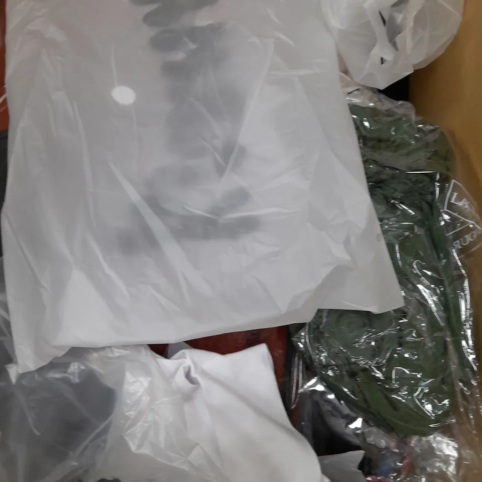 BOX OF APPROXIMATELY 22 ASSORTED CLOTHING ITEMS TO INCUDE - JOGGING PANTS - SOCKS - JACKET ETC