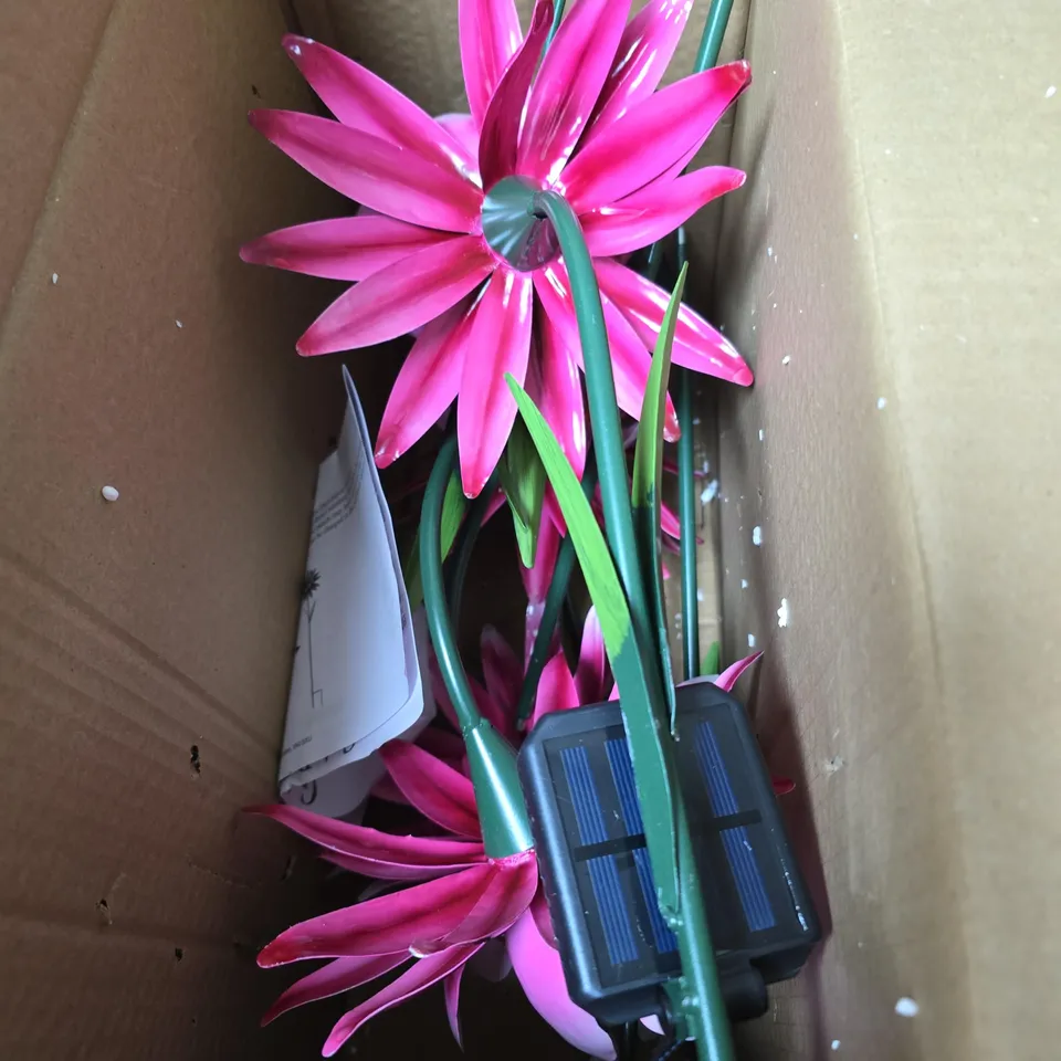 GARDEN REFLECTIONS PINK LILY SOLAR GARDEN LIGHTS – SET OF 4