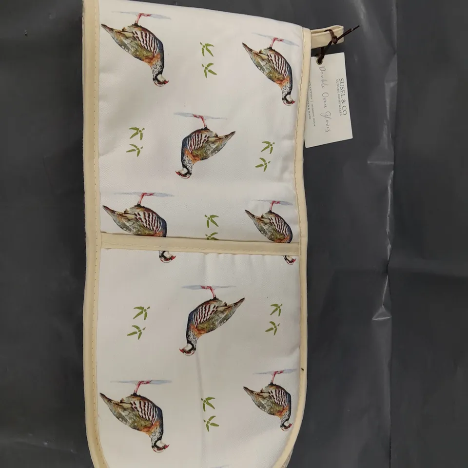 SUSEL & CO DOUBLE OVEN GLOVES - FERRET