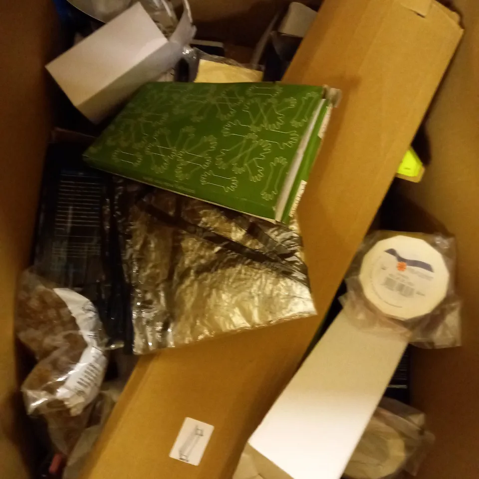 LOT OF APPROX 12 ASSORTED HOUSEHOLD ITEMS TO INCLUDE NIKE SQUEEZE BOTTLE, GORILLA PACKAGING TAPE, EVO-STIK SEALANT, ETC 