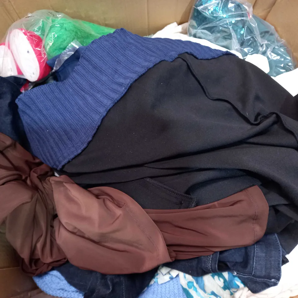 LARGE BOX OF ASSORTED CLOTHING ITEMS TO INCLUDE SLIPPERS, PANTS, CARDIGANS, ETC