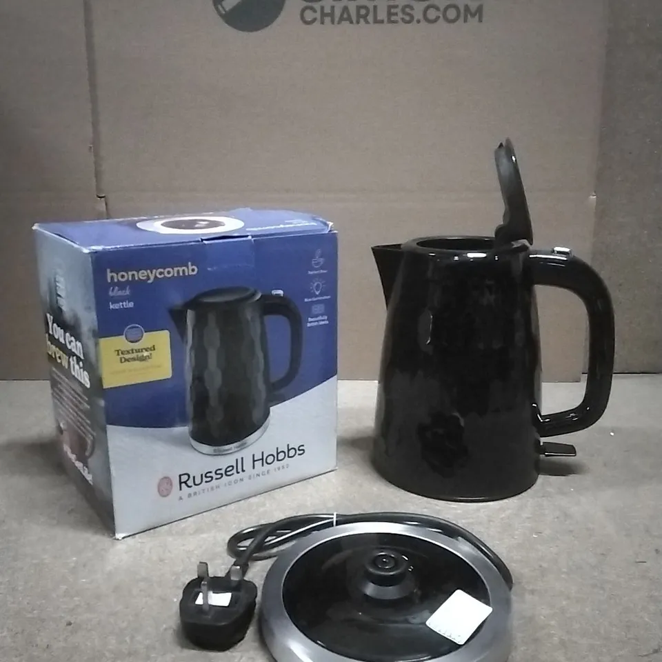 BOXED RUSSELL HOBBS HONEYCOMB KETTLE