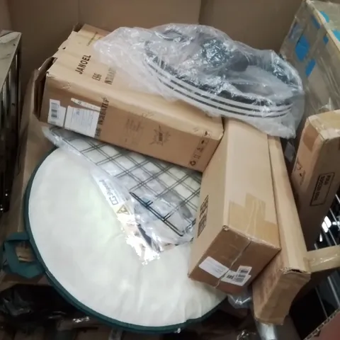 PALLET CONTAINING VARIOUS ASSORTED BOXED HOUSEHOLD ITEMS TO INCLUDE: EGG INCUBATOR,  MOSQUITO TENT, FOLDABLE SOCCER GOAL, CLOTHES AIRER, SKATEBOARD AND LOTS MORE UNMARKED BOXED ITEMS 
