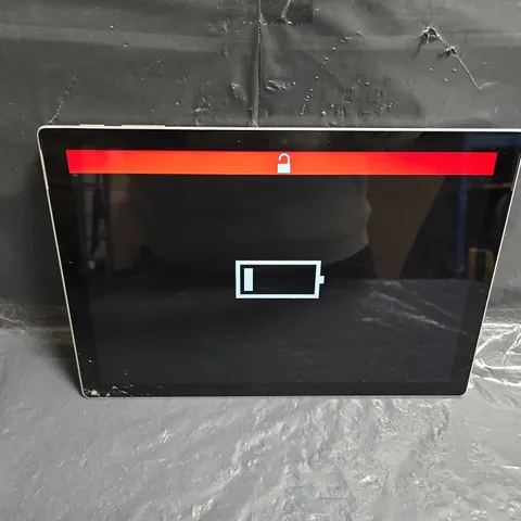 MICROSOFT SURFACE TABLET – SILVER 