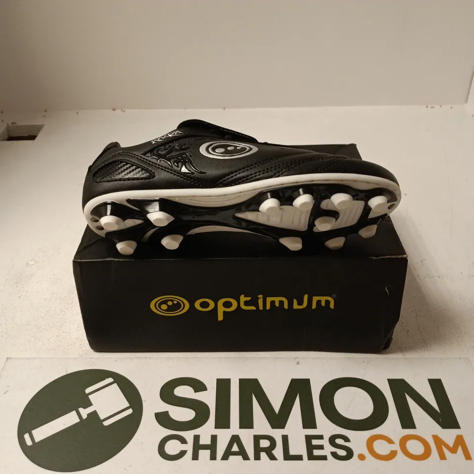 BOXED PAIR OF OPTMUM RAZOR LACE UP BOOTS IN BLACK - UK 4