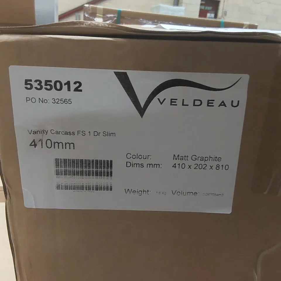 PALLET CONTAINING A LARGE QUANTITY OF ASSORTED BATHROOM FURNITURE PARTS INCLUDING: VANITY CARCASS, TALL WALL END/INFIL PANEL, BASIN DOOR ECT