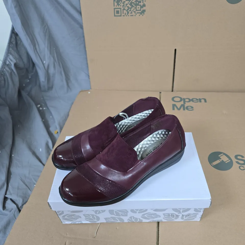 SHOE TREE COMFORT NERISSA BURGUNDY SLIP-ON SHOES – UK 6 (WOMEN)