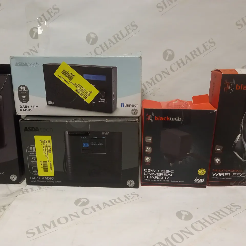 LOT TO CONTAIN 5 X ASSORTED ELECTRONIC & TECH PRODUCTS, INCLUDES POWER BANK, RADIO, CHARGER, WIRELESS MOUSE ETC 