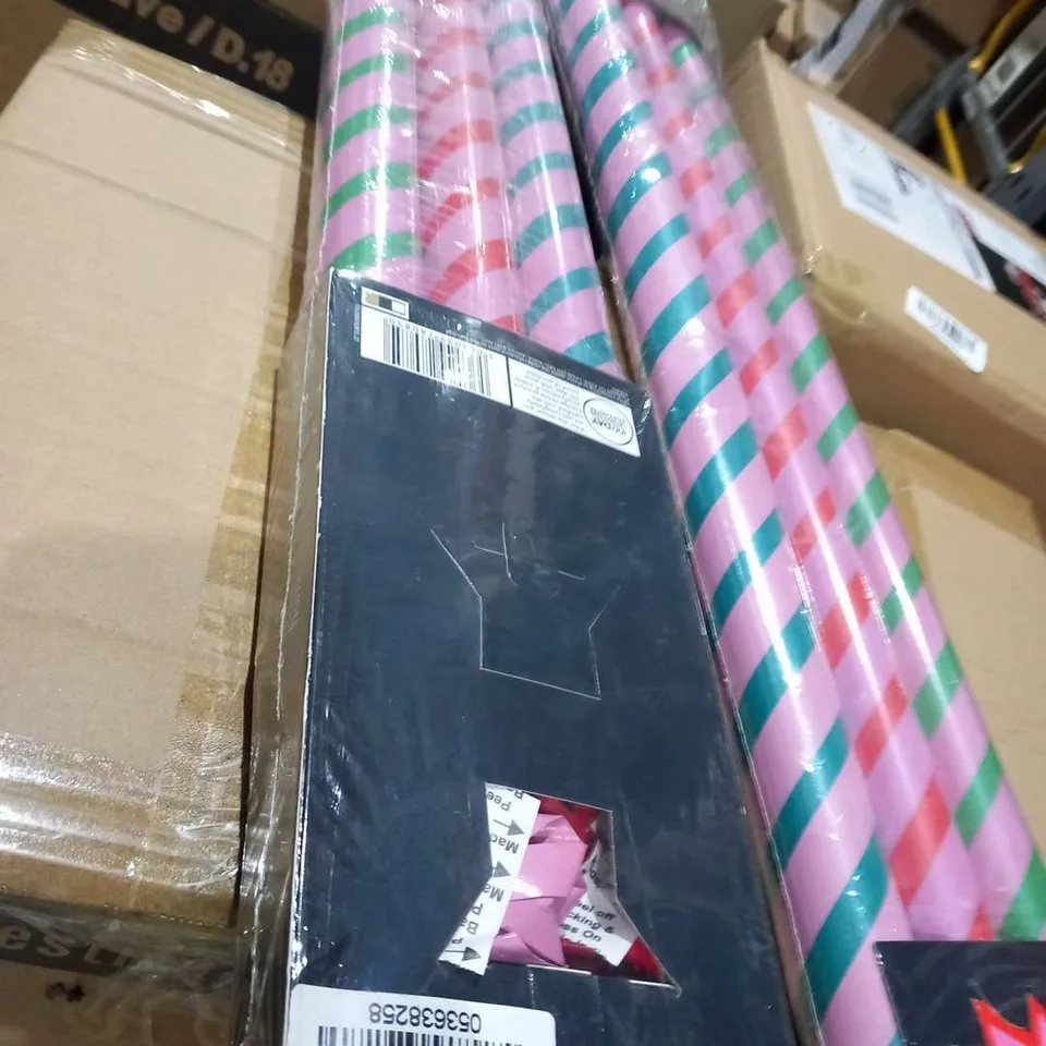 LARGE PALLET OF ASSORTED CHRISTMAS DECORATIONS TO INCLUDE; OD INFLATABLE CAR, ROLL WRAP AND BAUBLES